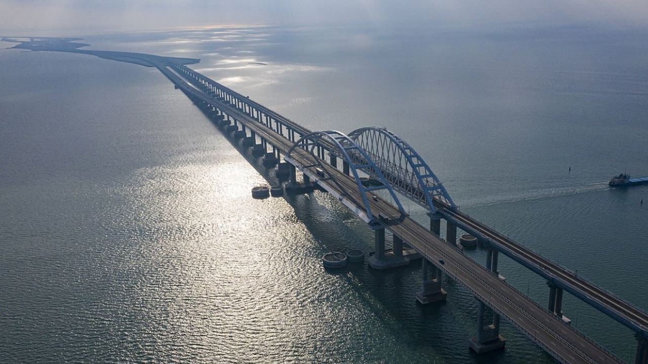 Отдавна е ясно, че Кримският мост е ненужна конструкция, така