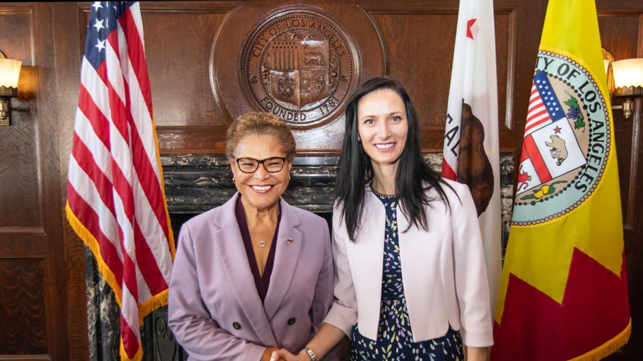 Мария Габриел се срещна с кмета на Лос Анджелис Карън Бас