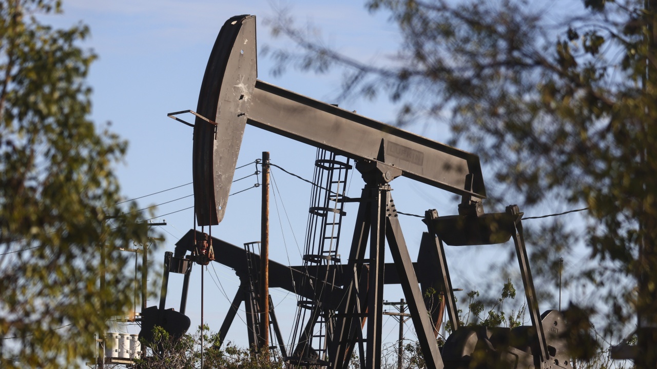 Петролът на ОПЕК падна под 89 долара за барел