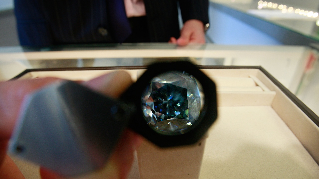 Изключително рядък син диамант се продава на търг