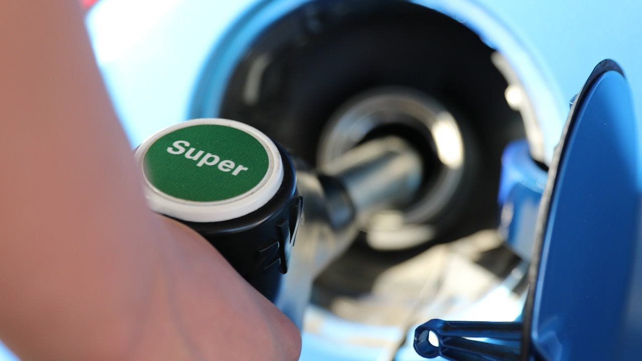 Бензинът и дизелът вече ще са с по-ниски цени в Кипър