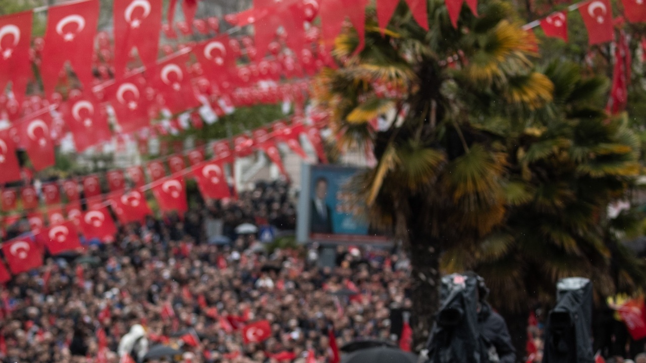 Турската опозиционна Народнорепубликанска партия избра за нов свой лидер Йозгюр Йозел