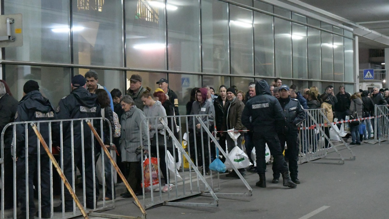 Започна приемането на изборните протоколи в "Арена София" - Избори ...