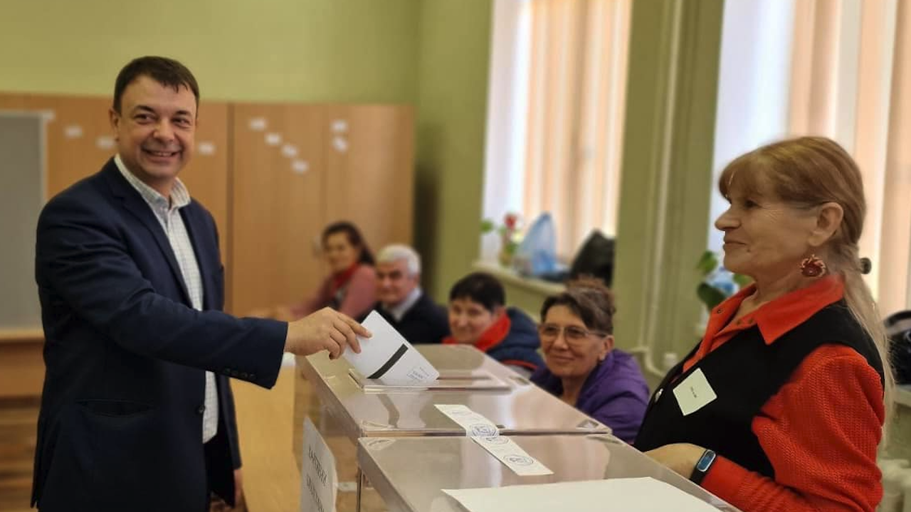 Александър Сабанов е новият кмет на Силистра. Той бе подкрепен от