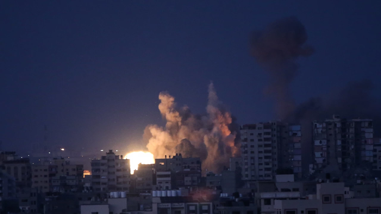 Огромна експлозия в бежански лагер в Газа Съобщава се за десетки