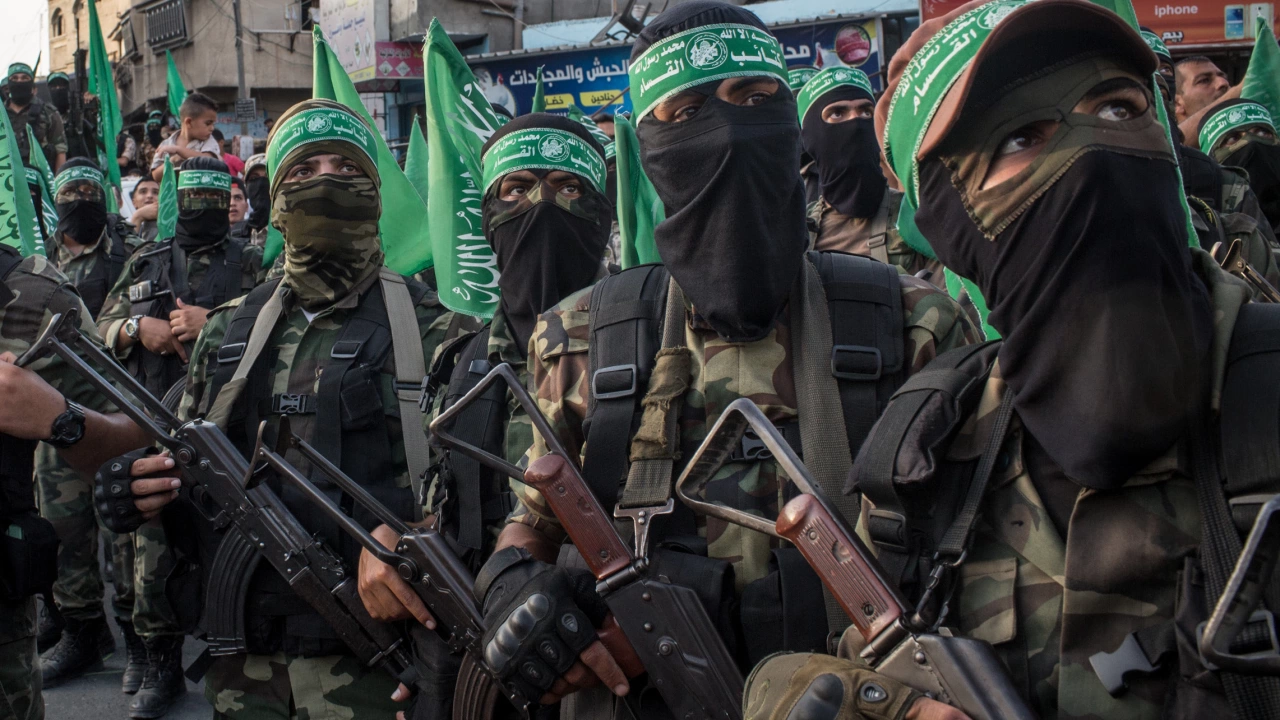 Палестинската терористична групировка Хамас разпространи видео в което твърди че