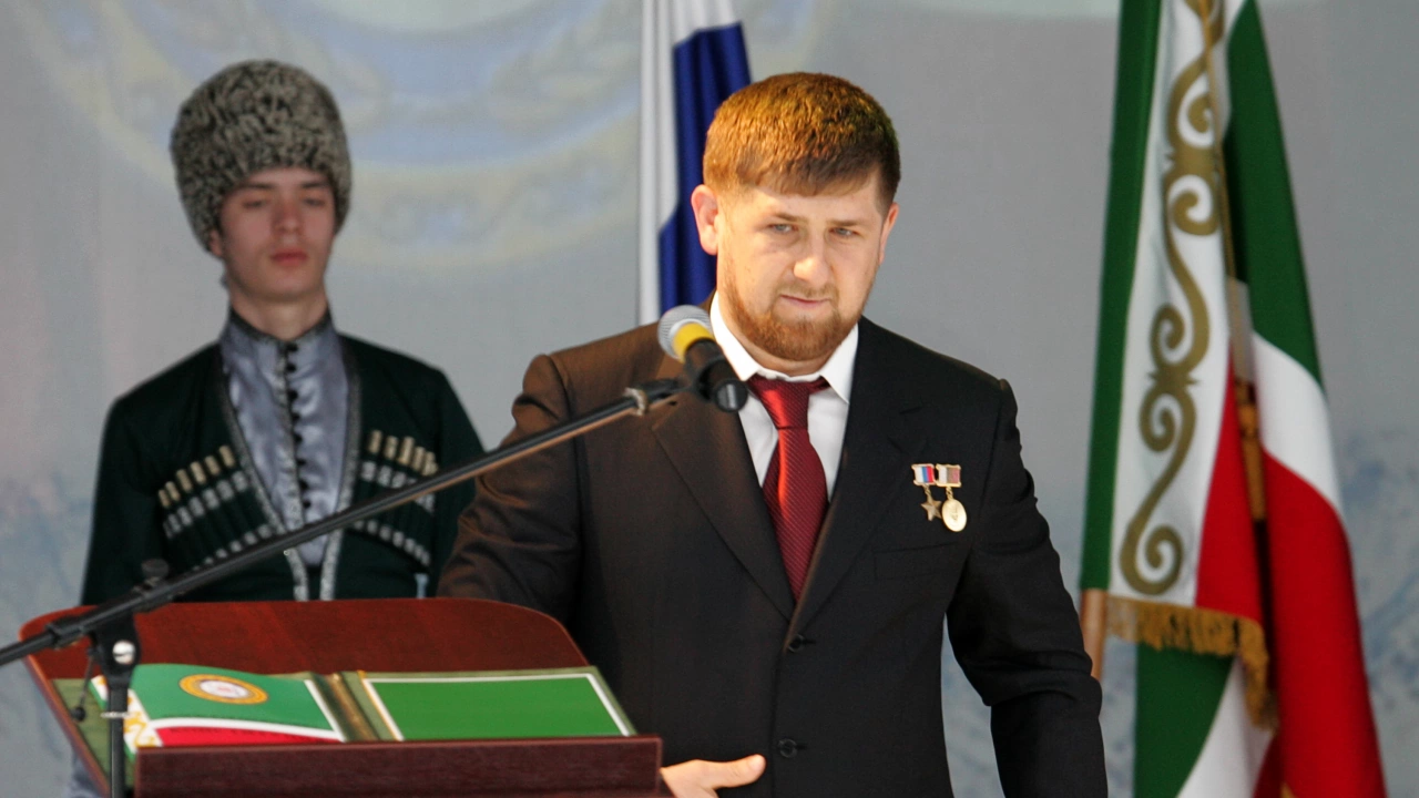 15 годшишният син на чеченския лидер Рамзан Кадиров Адам Кадиров бе