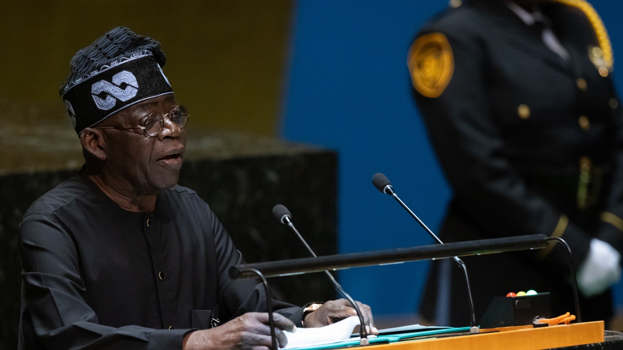 Нигерийският президент Бола Тинубу (на снимката) одобри отпускането от бюджета