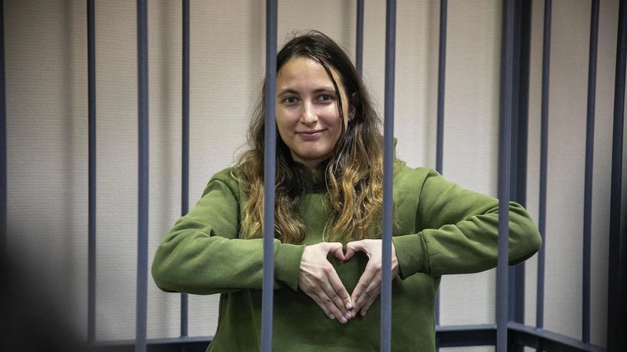 Руската прокуратура поиска осем години затвор за художничката и музикантката
