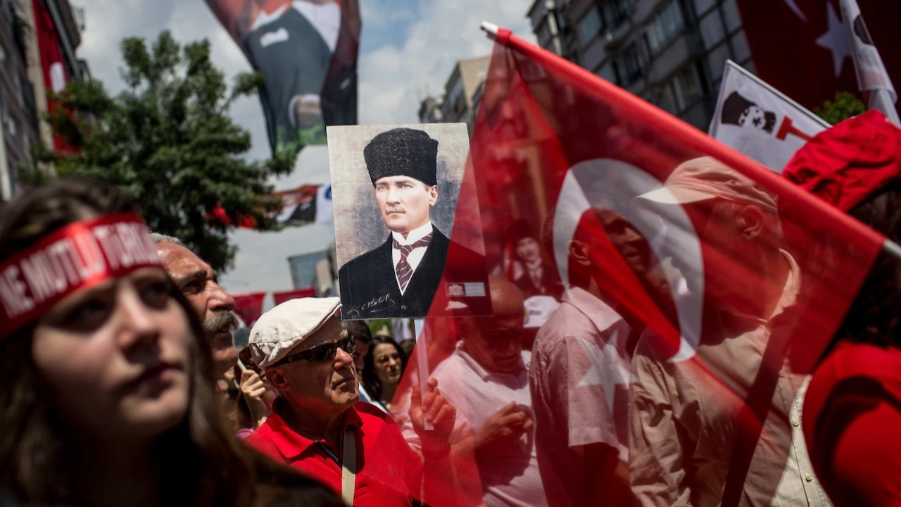 85 милионна Турция днес отдава почит на основателя на турската република