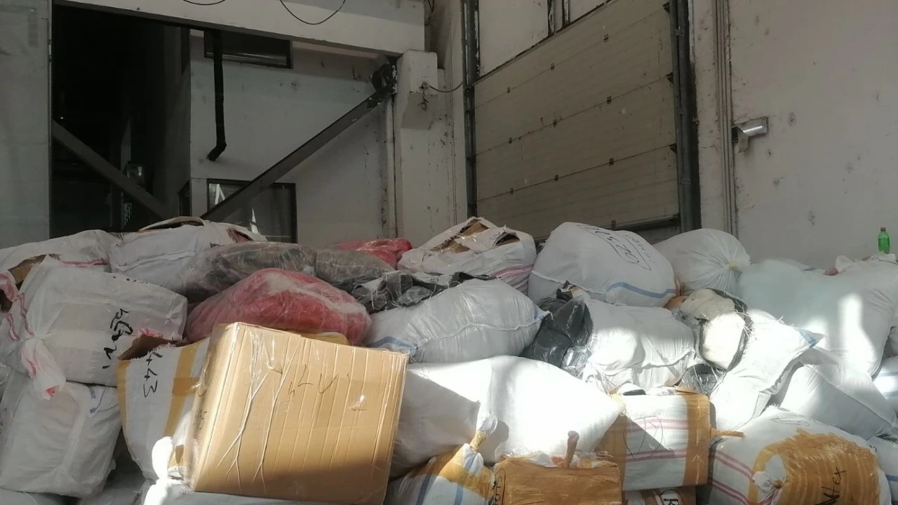 Близо 30 000 текстилни изделия бяха задържани преди няколко дни