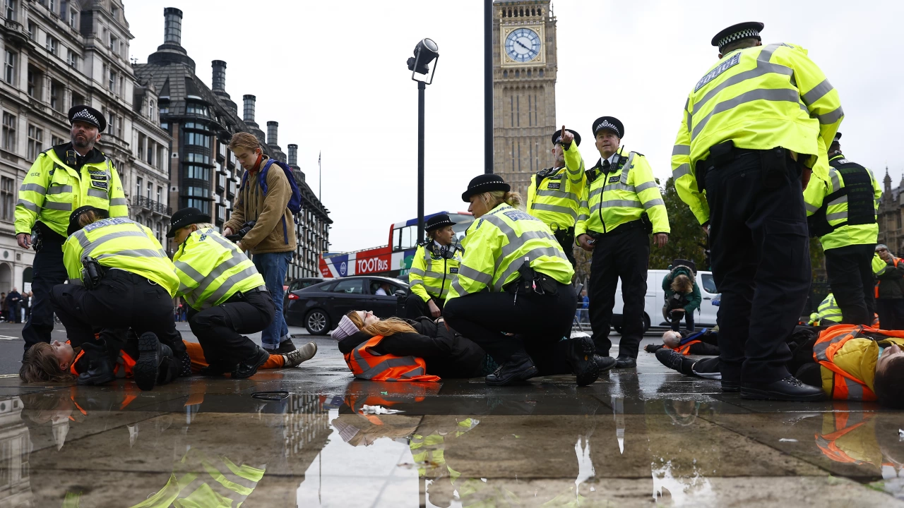 Броят на арестуваните от полицията контрапротестиращи в Лондон нарасна на