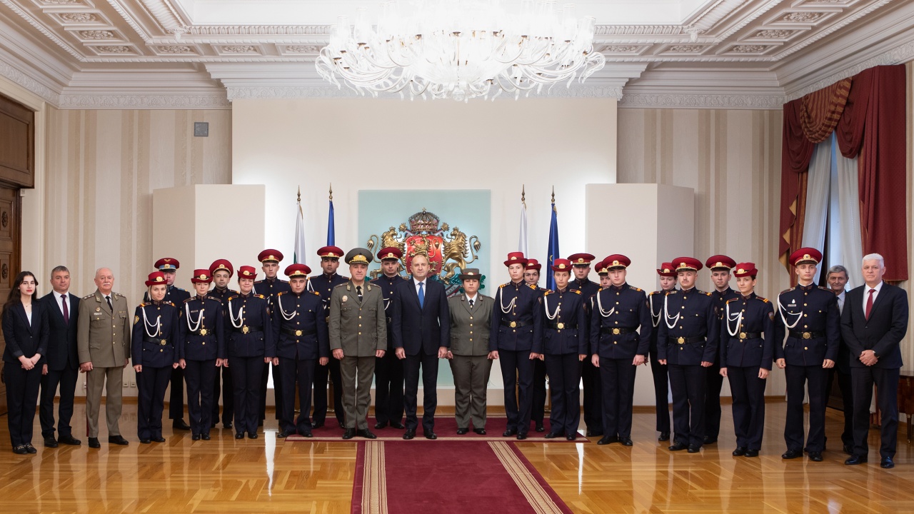Радев: Отбранителните способности и духът на Българската армия могат да бъдат съхранени от квалифицирани и уверени офицери
