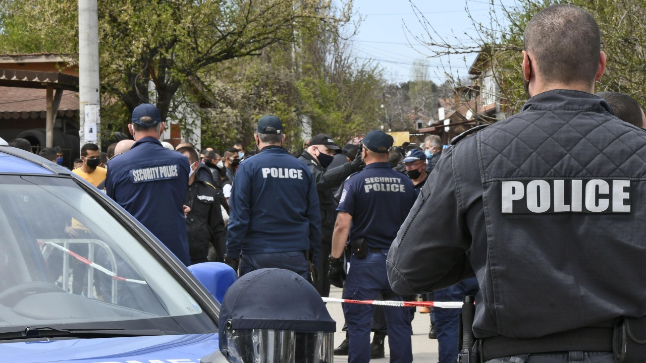 Полицаи се събраха в София в подкрепа на ранените униформени на протеста