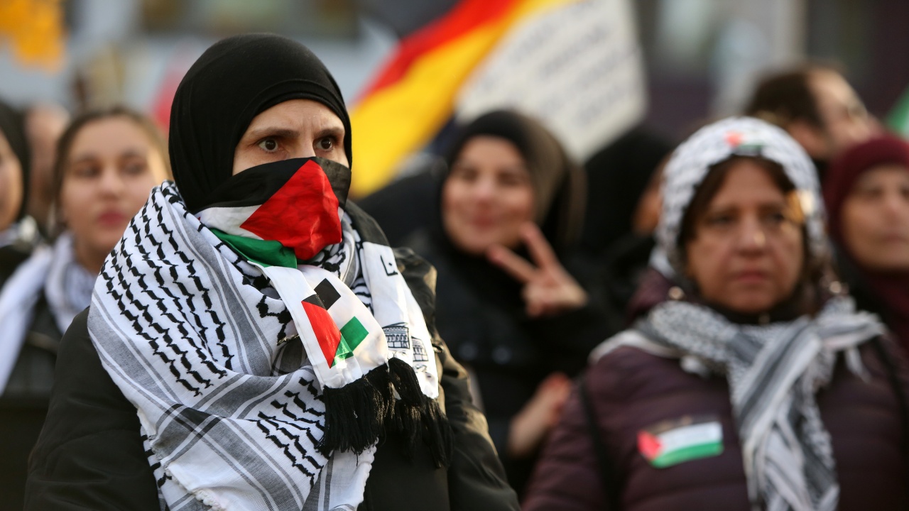 Хиляди протестираха в Берлин срещу забраната на ПКК и войната в ивицата Газа