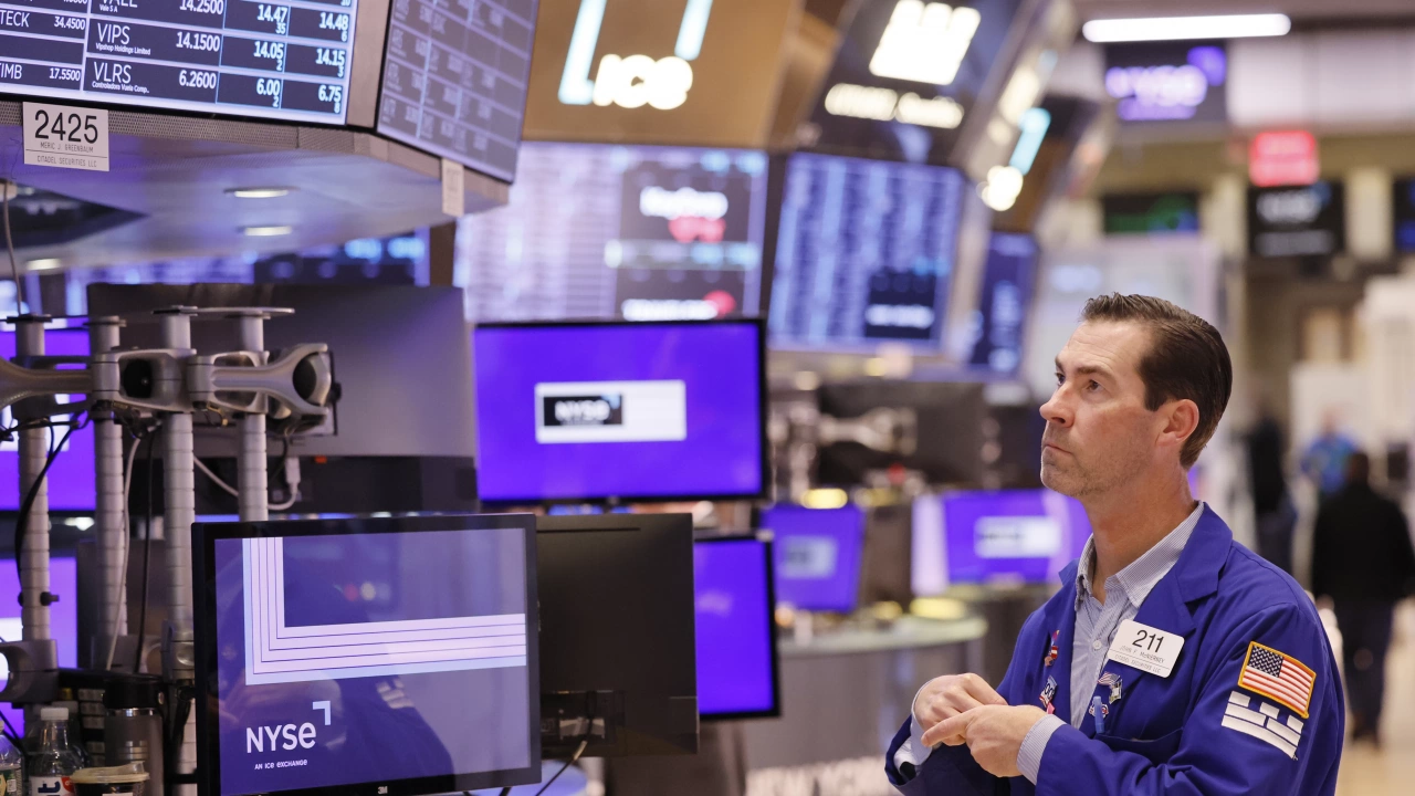 Основните индекси на Уолстрийт откриха днешната търговия низходящо Инвеститорите очакват