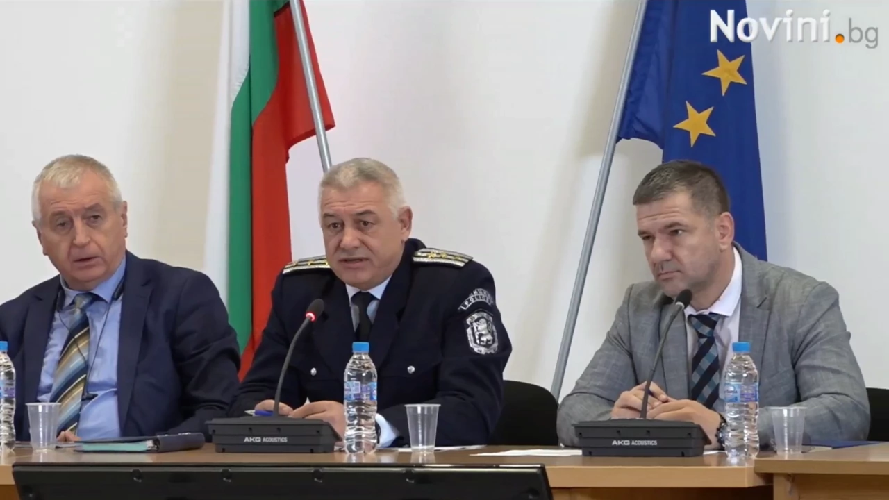 На пресконференция представители на Съюза на българските автомобилисти отдел Пътна