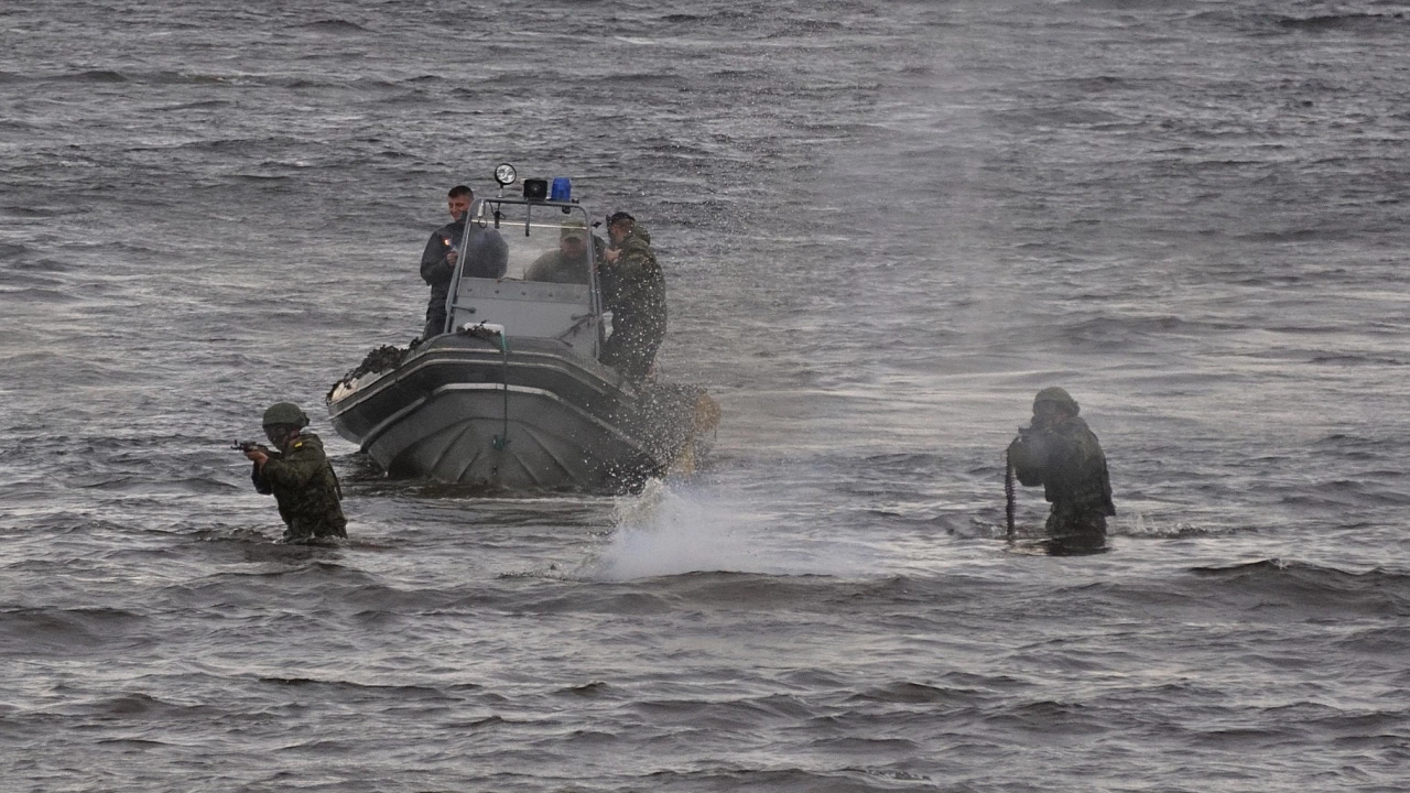 Украинската Национална гвардия показа унищожаването на руска военна лодка край
