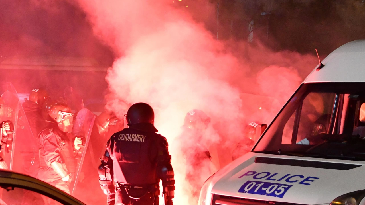 Напрежение и сблъсъци около Националния стадион Васил Левски белязаха миналата
