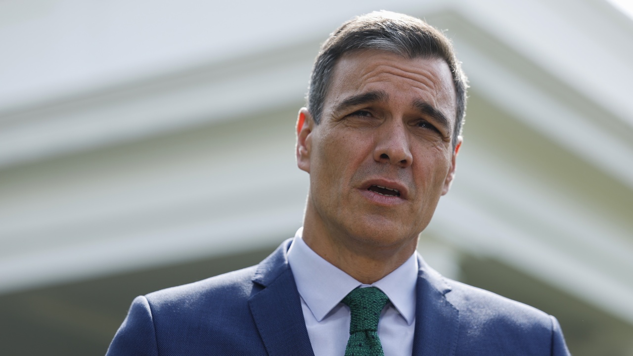 Преизбраният испански премиер Педро Санчес ще остави ключови министри на постовете им в новия кабинет