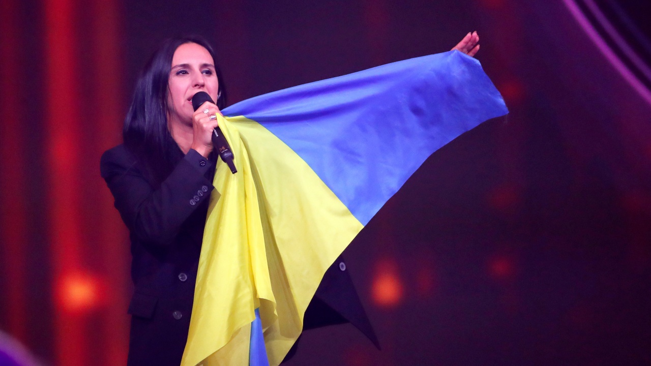 Руските власти обявиха за издирване украинската певица Джамала, предаде Скайнюз.
Всичко
