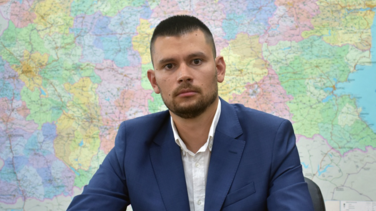 Министър Цеков изненадващо уволни шеф на АПИ