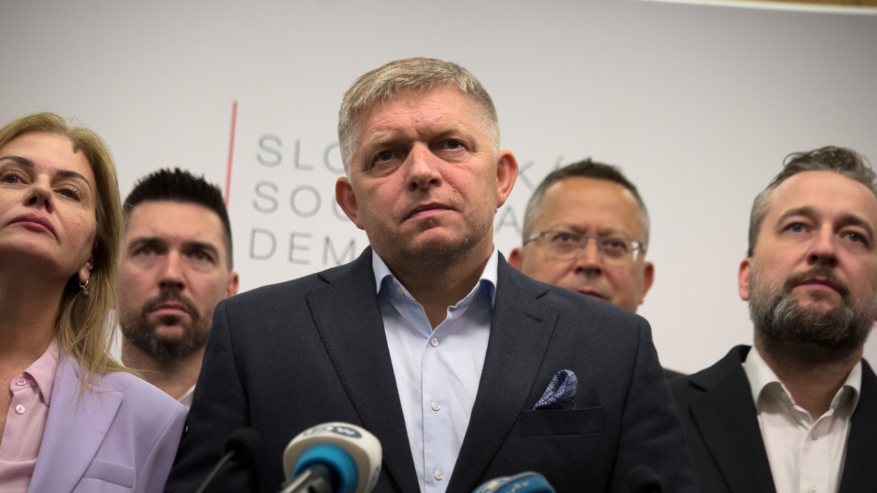 Новото правителство на Словакия, ръководено от премиера популист Роберт Фицо,