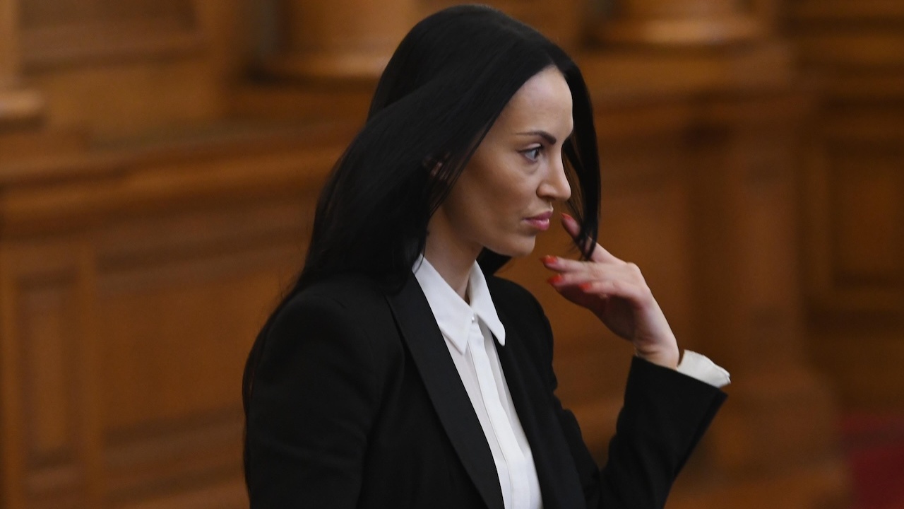 Ето коя зае депутатското място на напусналата Славена Точева - Политика ...