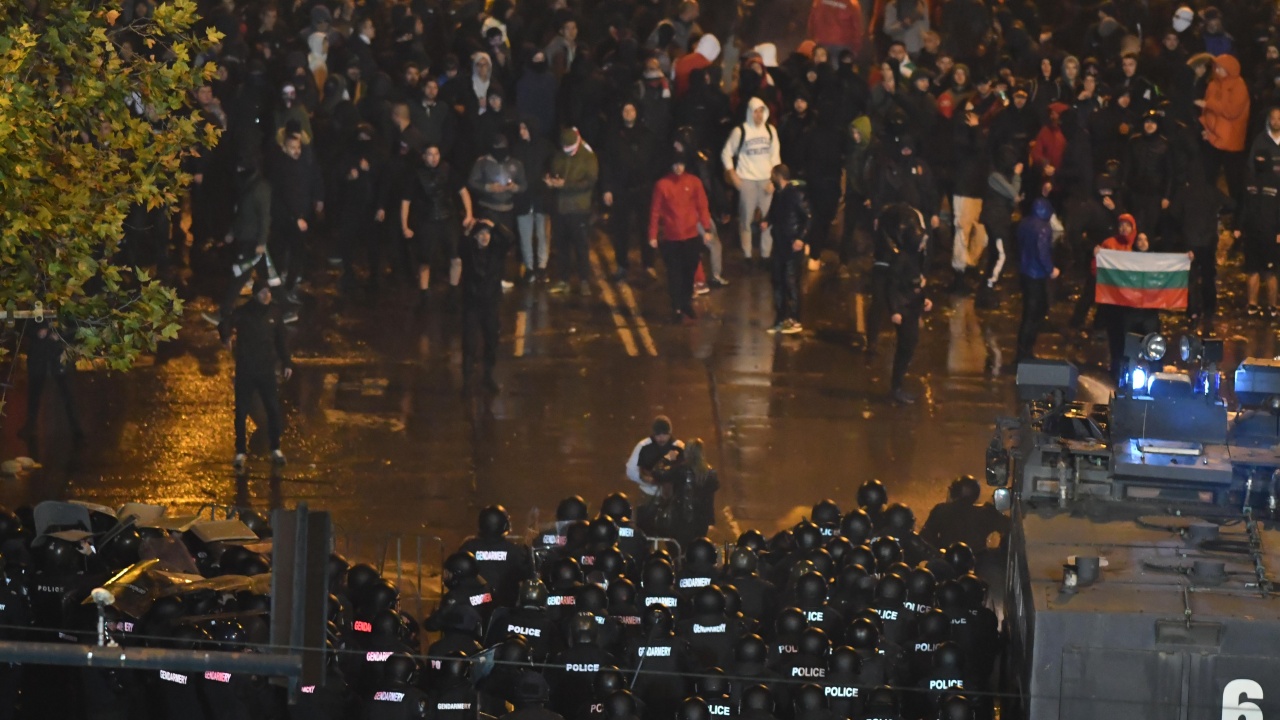 След протеста: Полицаи излизат в подкрепа на министъра и пострадалите им колеги