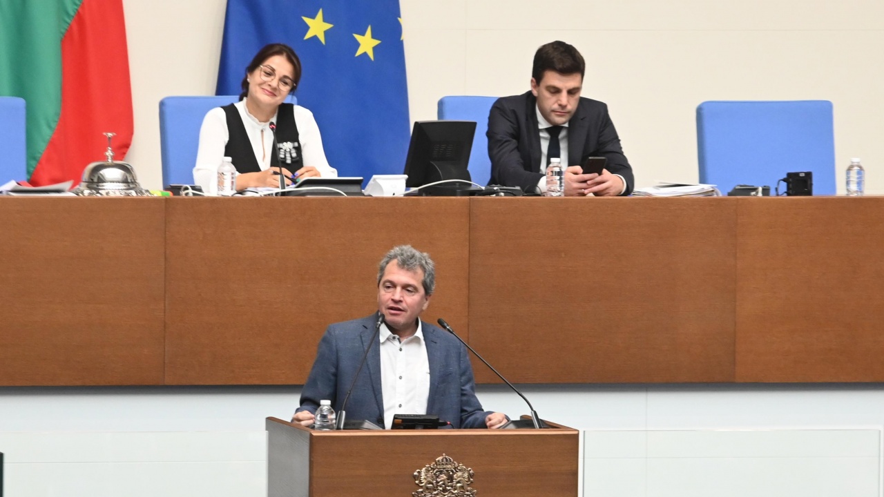 Тошко Йорданов: Кирил Петков не бива да оглавява комисията по европейски въпроси