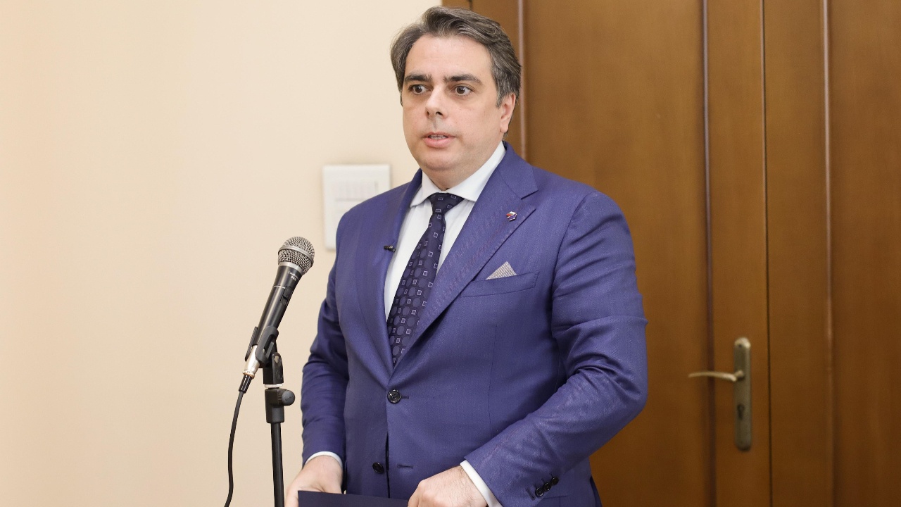Асен Василев: Отделните общини ще решават дали да вдигат данъците