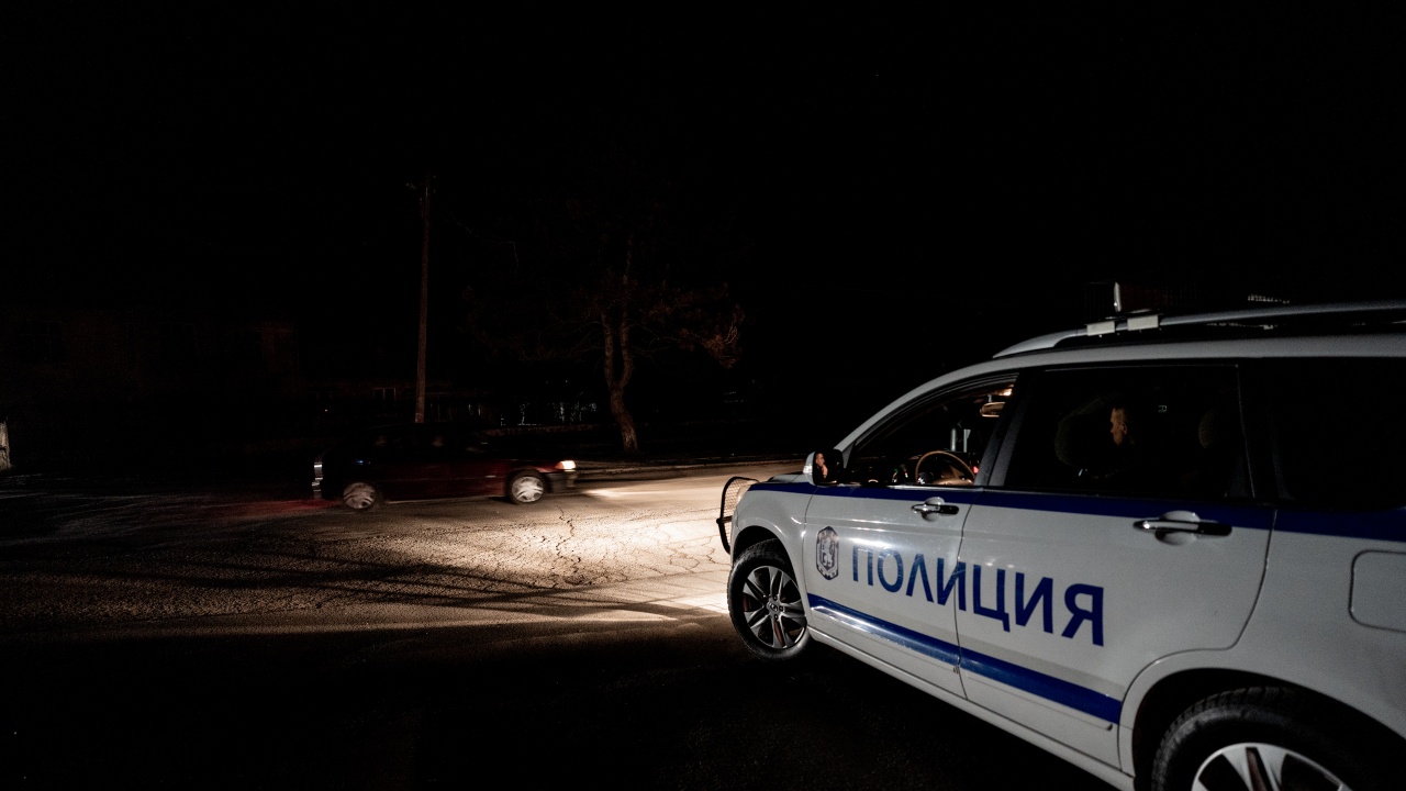 Джип с петима мигранти блъсна полицейски автомобил в Казанлък.
Всичко по