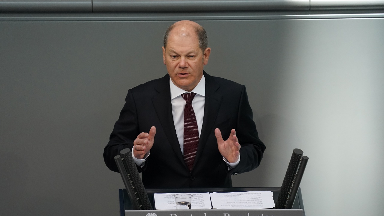 Изслушват Шолц в германския парламент за кризата около Бюджет 2024