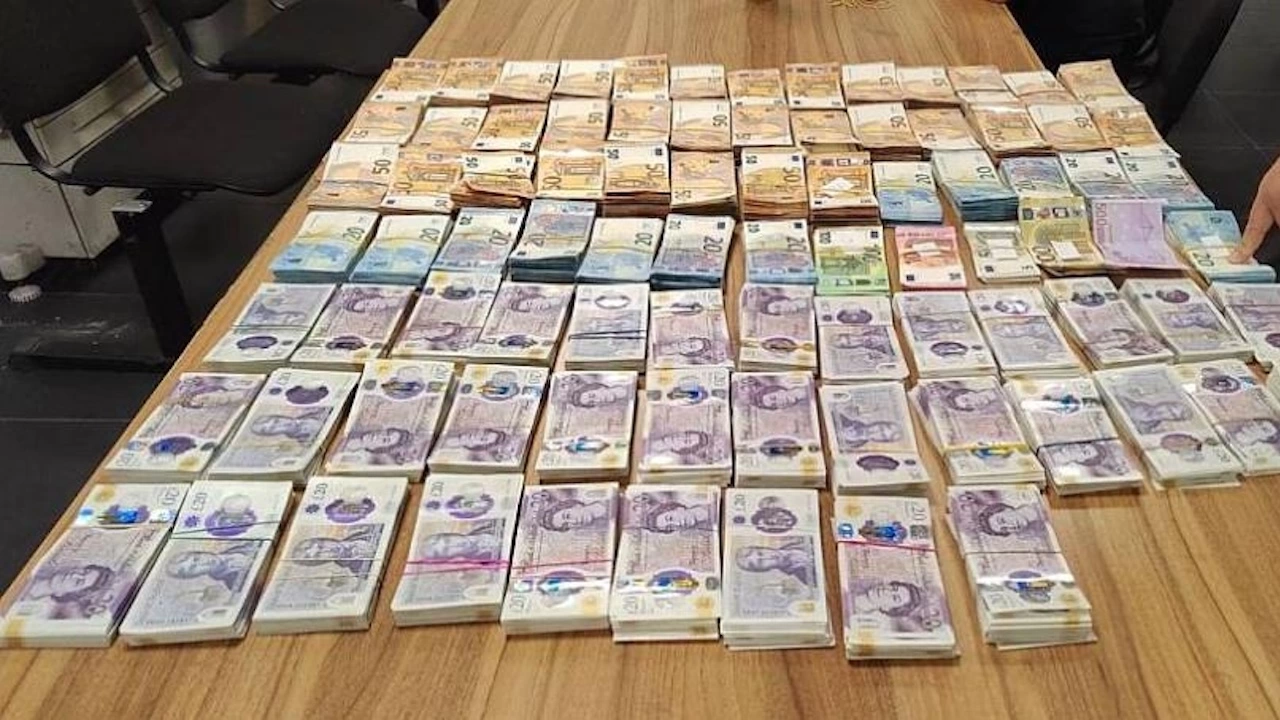 Голяма митническа операция разкри незаконно движение на парични средства в размер