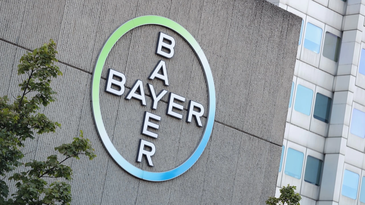 Акциите на германската химическа корпорация Байер Bayer се сринаха до