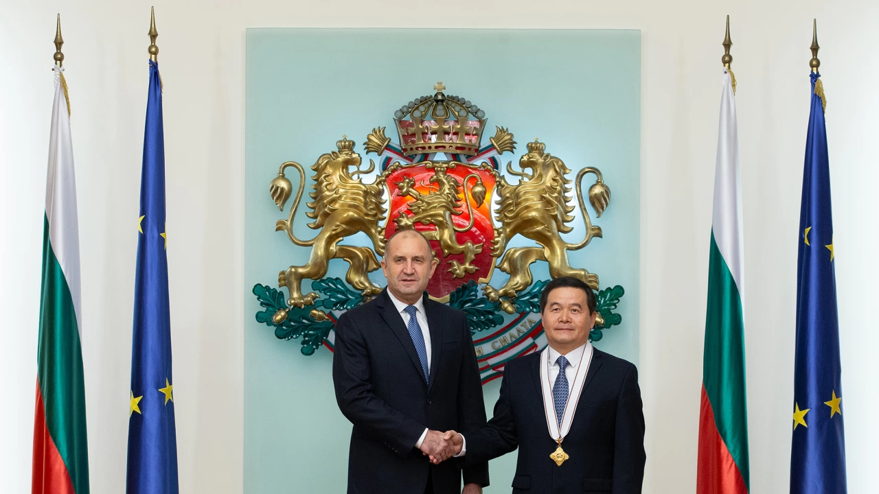 Президентът удостои посланика на Китайската народна република в България Дун