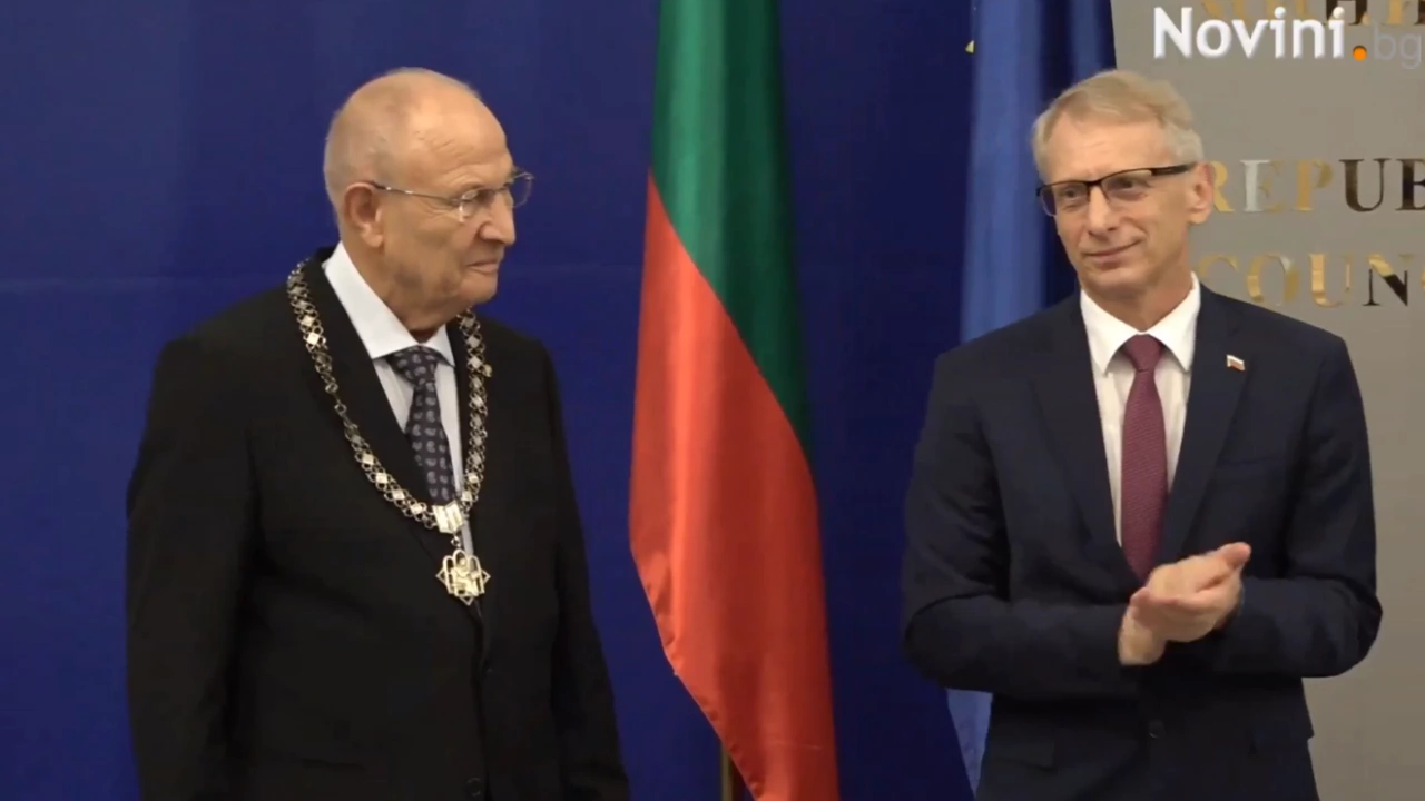 Премиерът акад връчи годишната държавна награда Св Паисий Хилендарски на проф