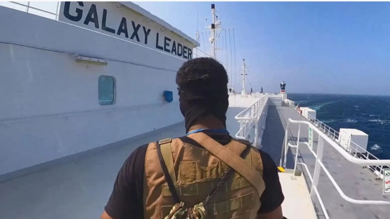 Хутите публикуваха ново видео от отвлечения кораб Galaxy Leader с