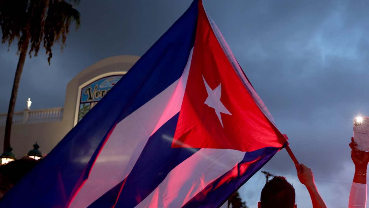 Десетки хиляди кубинци участваха днес в демонстрация пред посолството на