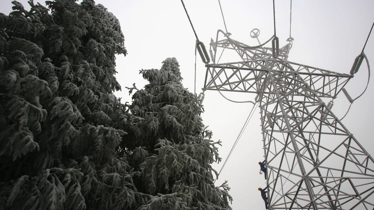 Десетки села в Старозагорско са без ток заради усложнената зимна