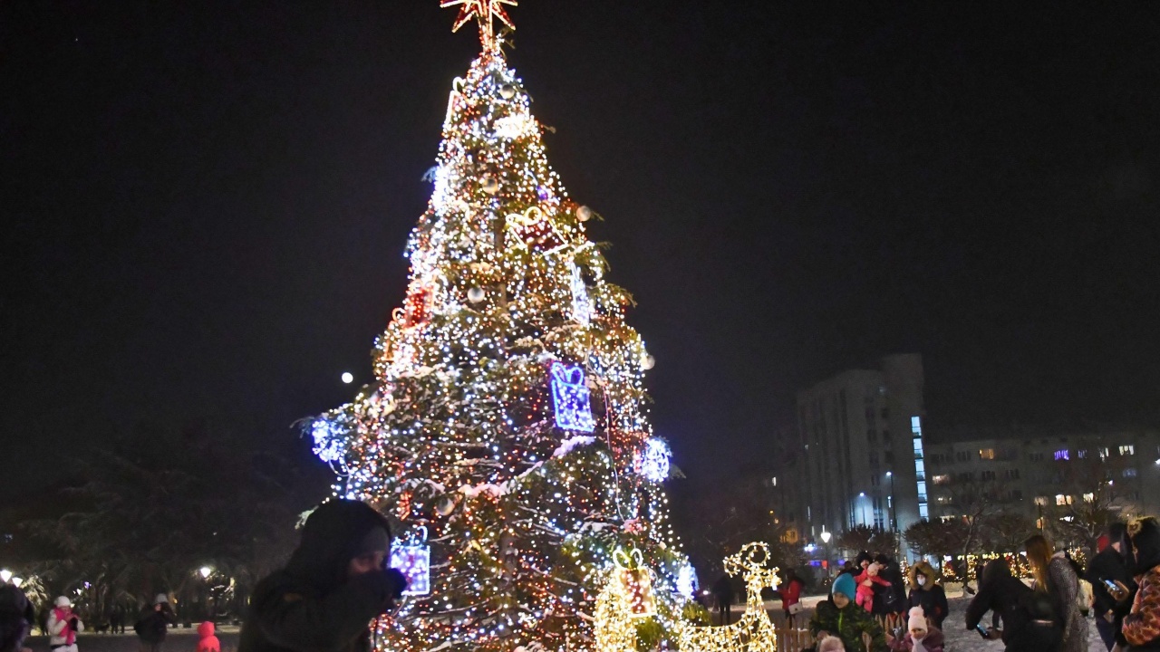 Светлините на коледната елха в Русе грейват на 1 декември