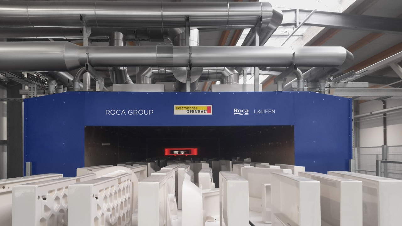 Roca Group успешно въведе в експлоатация първата в света електрическа тунелна пещ за производство на санитарна керамика