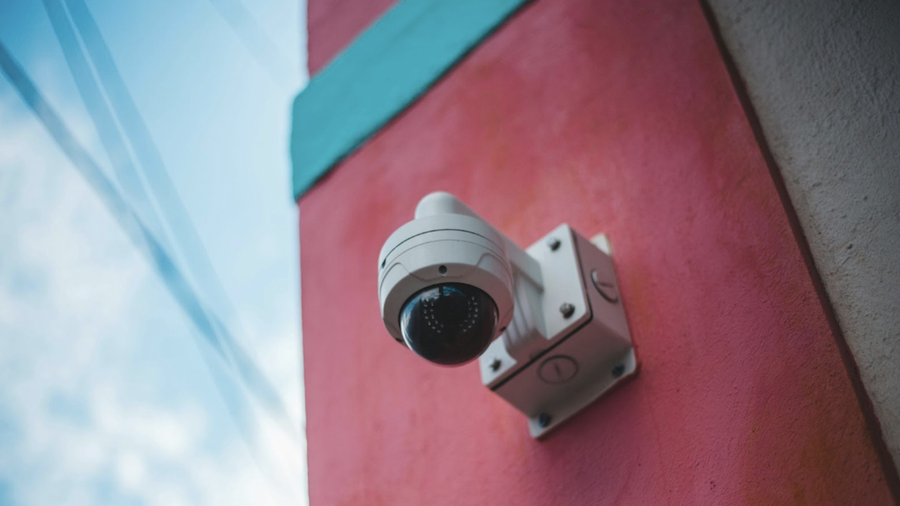 Защитете дома и бюджета си: Инсталирайте изгодна охранителна камера