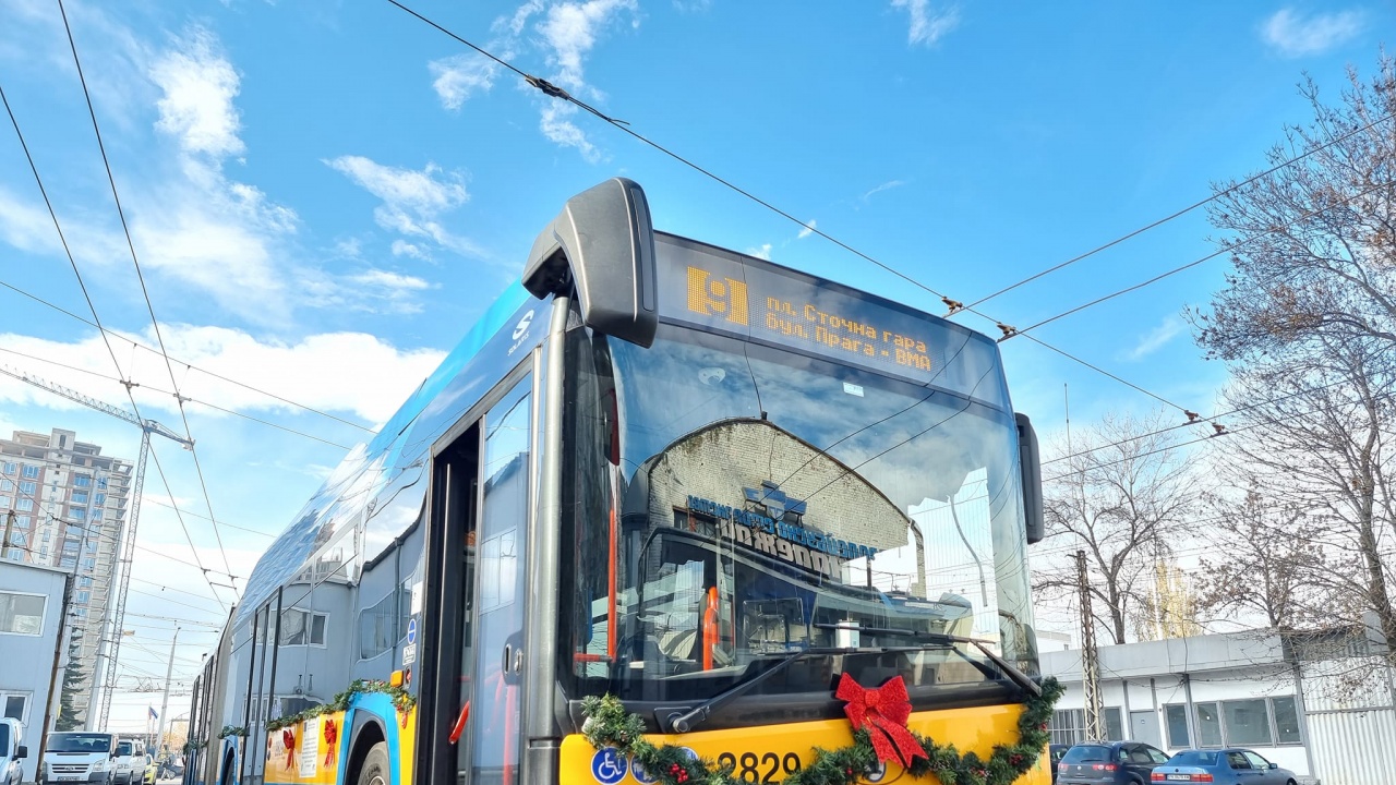 Столичен електротранспорт ще пусне днес коледен тролейбус