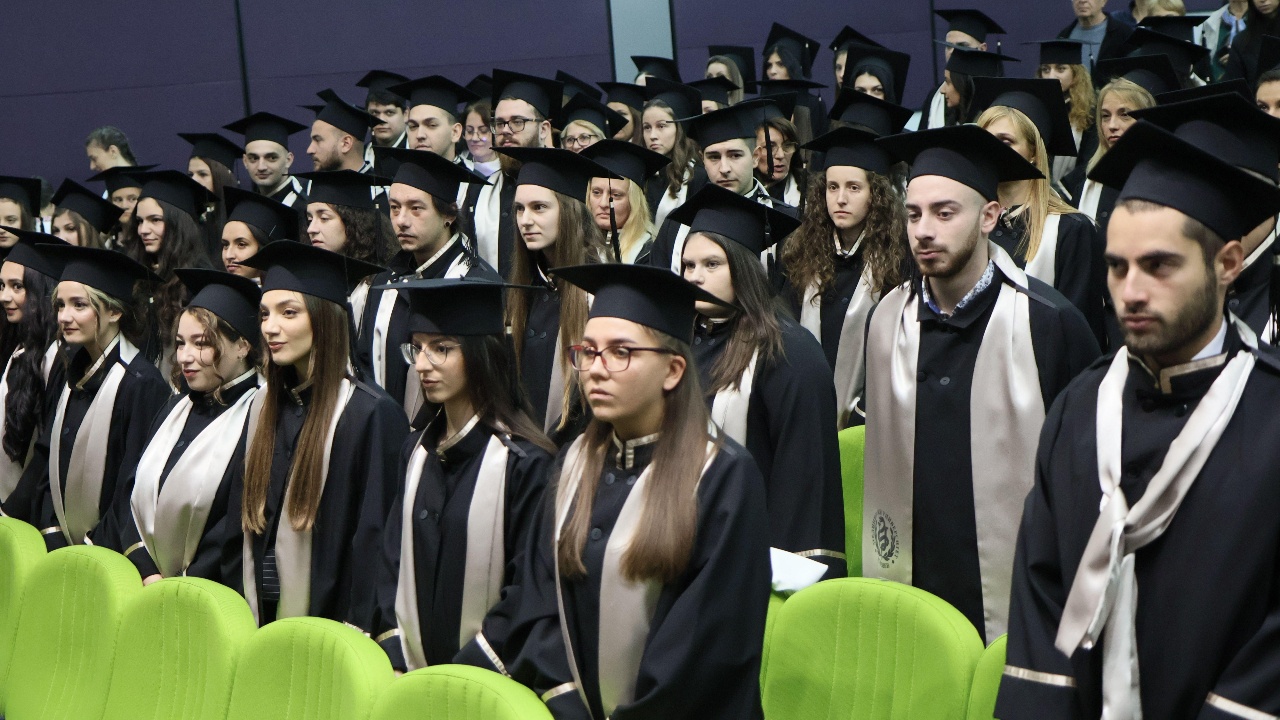 129 млади лекари получиха днес дипломите си от Медицинския университет в Плевен