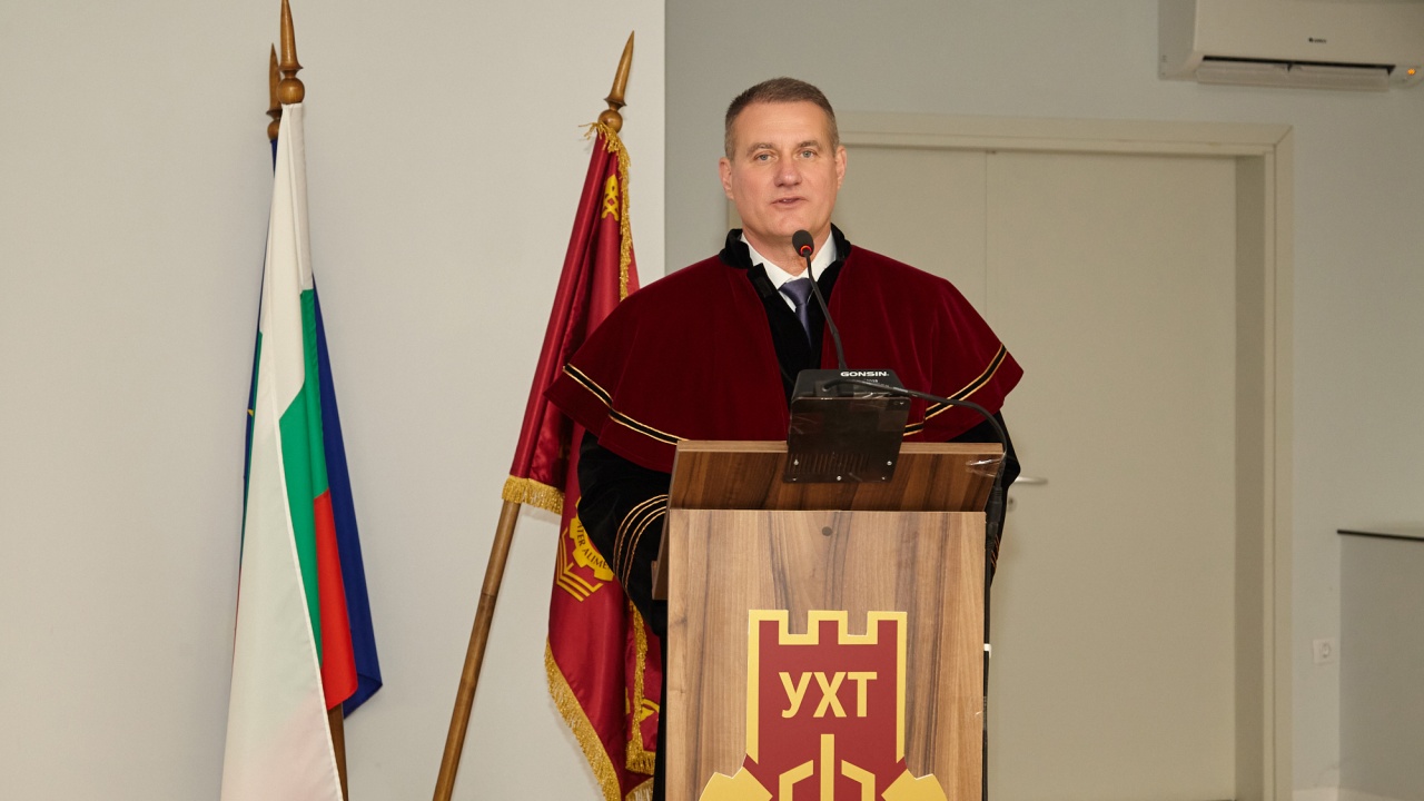 Бизнесменът Иван Папазов бе удостоен със звание „Почетен професор на УХТ“