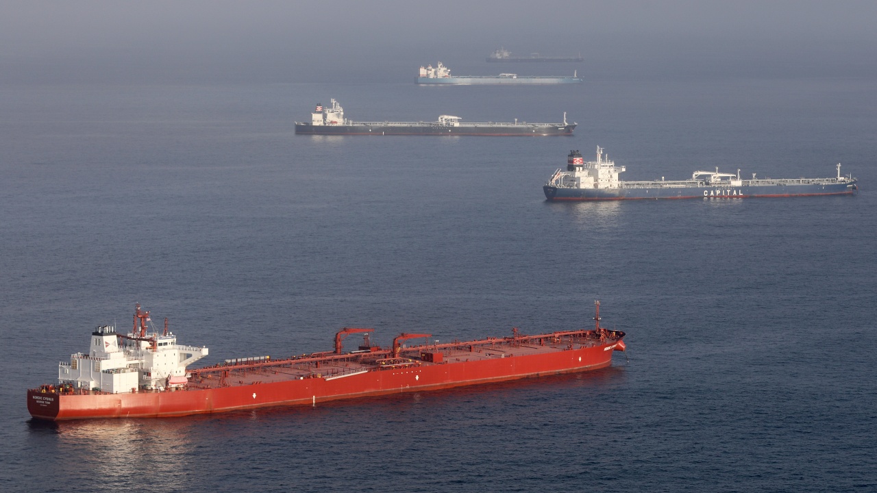 САЩ санкционираха танкери заради нарушения на ограниченията за износ на руски петрол по море