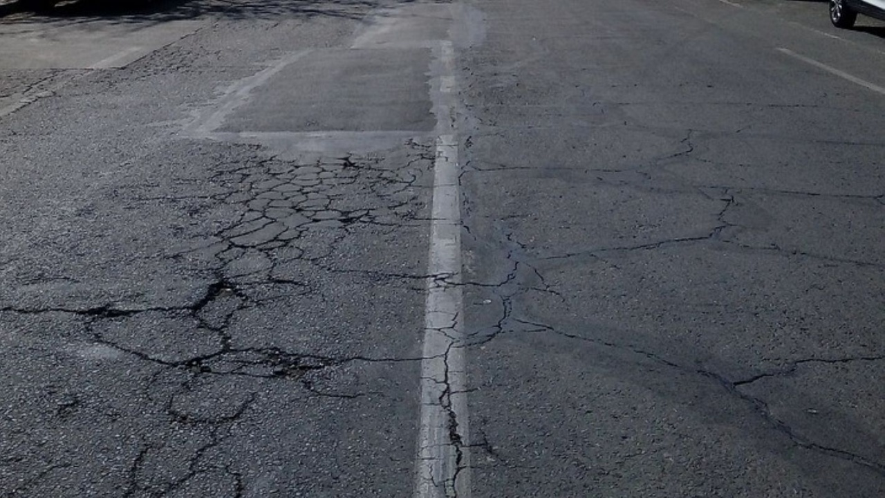 Пропадна асфалт на ремонтиран булевард