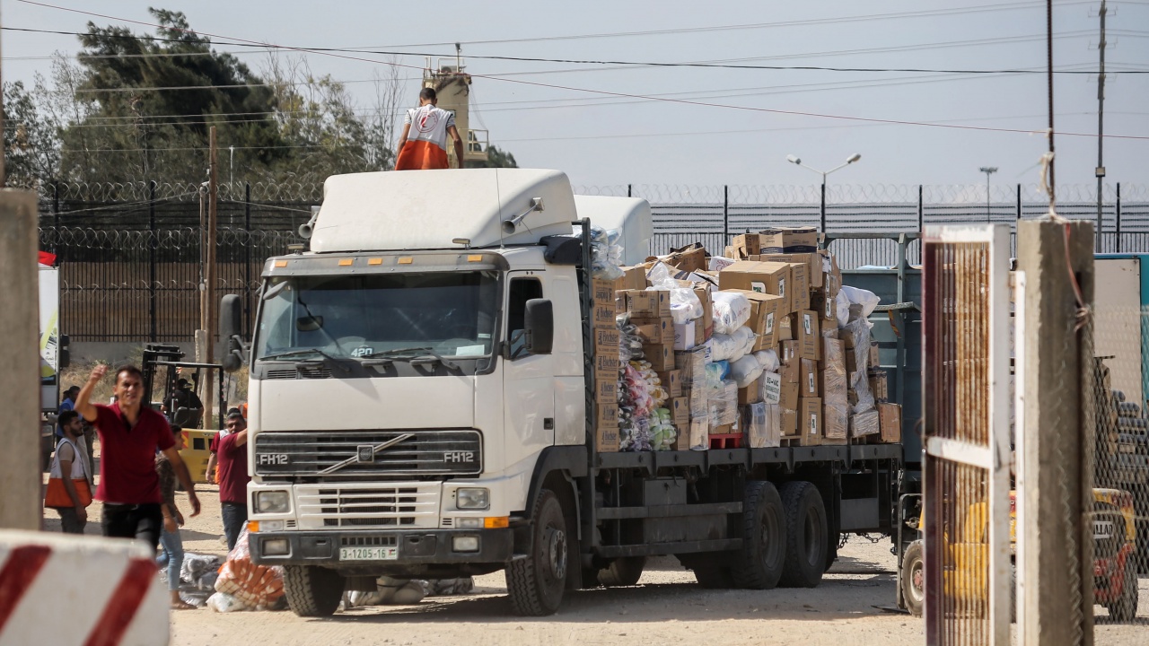 Първите камиони с хуманитарна помощ след изтичане на прекратяването на