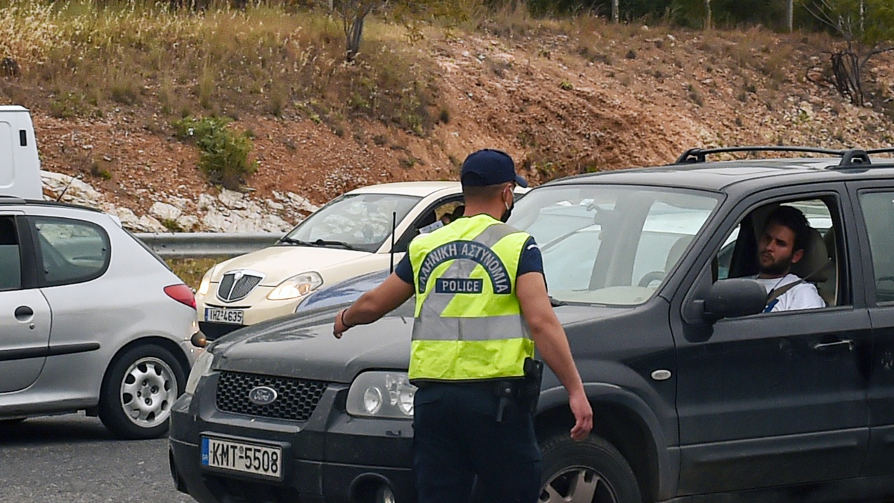 Гръцката полиция залови търговци, продавали олио от България с примеси като зехтин екстра върджин